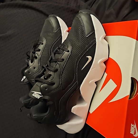 Women's Nike Ryz 365 2 - Picture 1 of 15